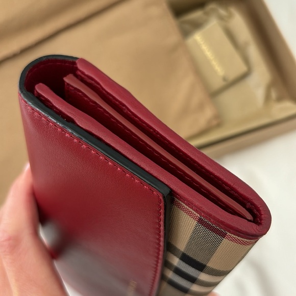 Burberry horse ferry check porter Red and Beige Wallet - Picture 8 of 9